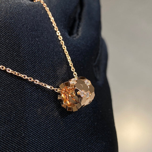 BEE LOVE DIAMOND NECKLACE