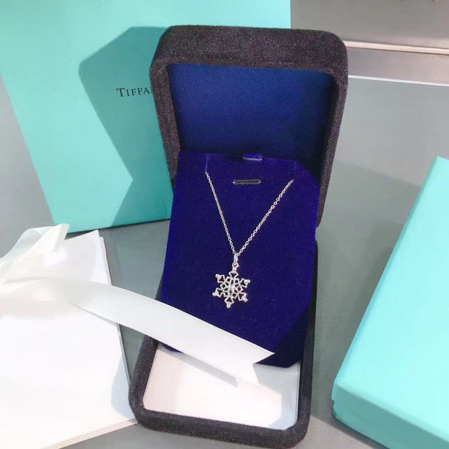 STERLING SILVER SNOWFLAKE PENDANT NECKLACE