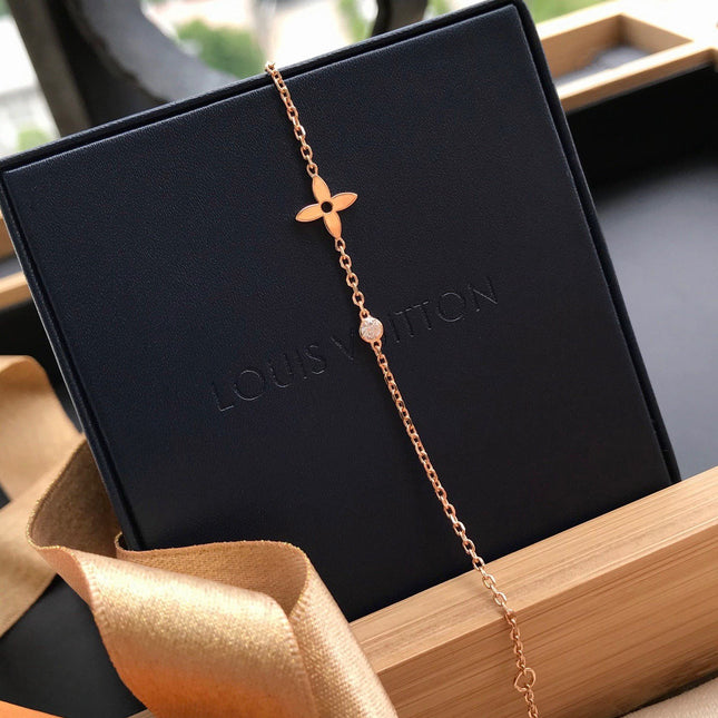 LV BLOSSOM SERIES SINGLE FLOWER DIAMOND COLLARBONE NECKLACE