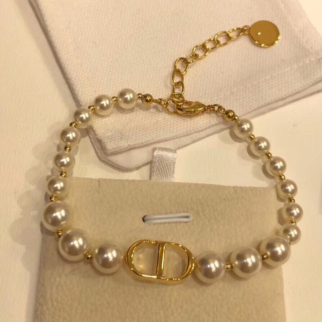 THE CD LETTER SIMPLE PEARL BRACELET