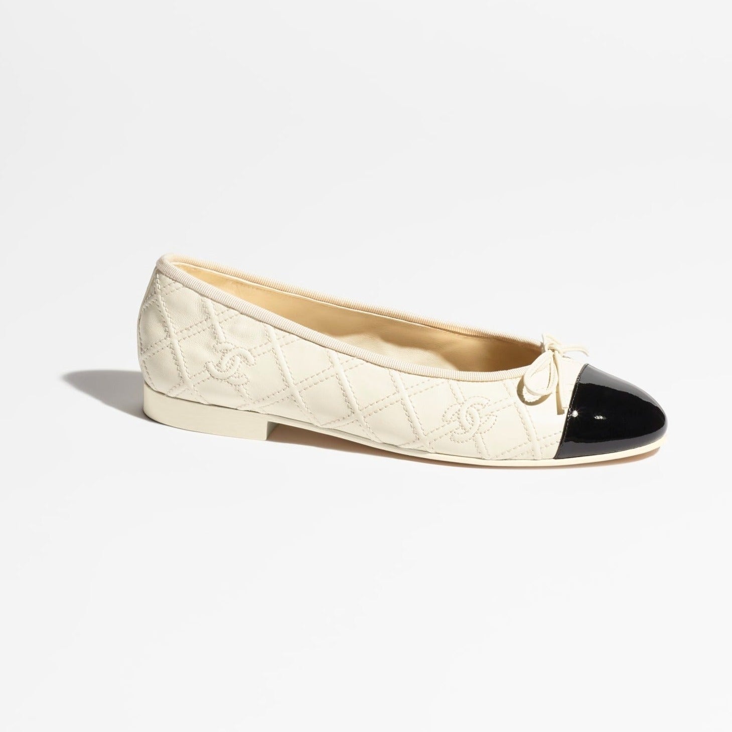 ballet-flats-ivory-black-lambski_af4d8424-081e-4330-b691-f1b10f11b3fd.jpg