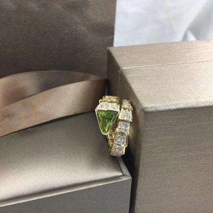 SERPENTI RING GOLD DIAMOND MALACHITE