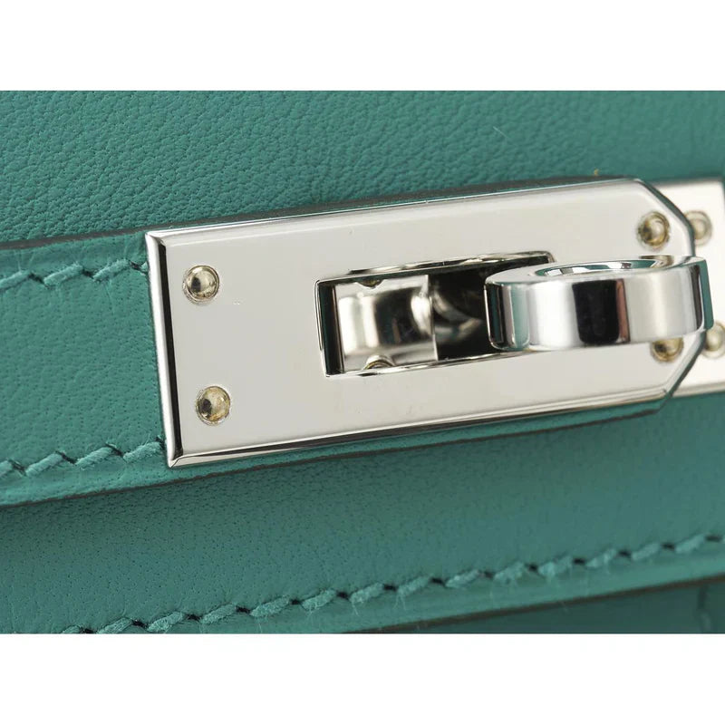 green-wicker-kelly-picnic-hermes-handbag-40497702-9_3_564031a4-f750-44f8-8cc9-ef55a92918d9.webp