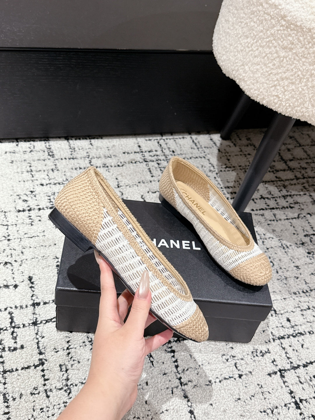 BALLET FLAT 25S IN OFF WHITE AND BEIGE RAFFIA