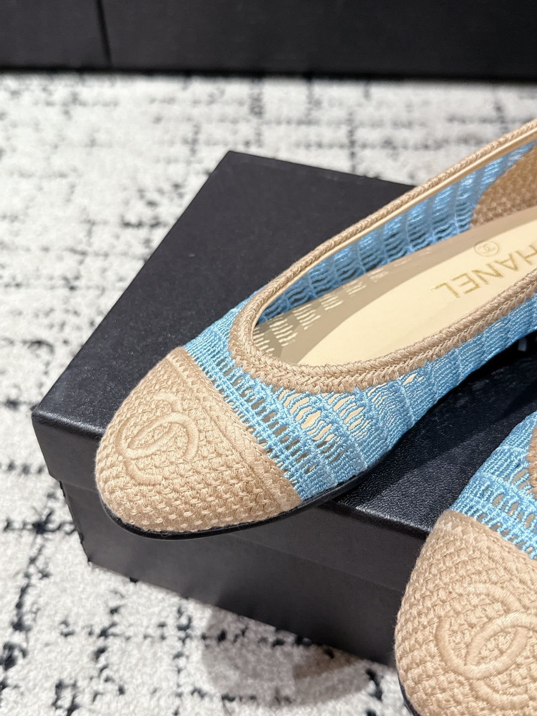 BALLET FLAT 25S IN BLUE AND BEIGE RAFFIA