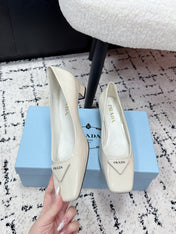 PRADA 26S SQUARE-TOE HIGH HEELS 35MM IN CREAM WHITE PATENT CALFSKIN WITH LOGO