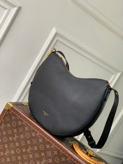 LOW KEY COOKIE MM 32 IN BLACK CALFSKIN BROWN MONOGRAM TAG