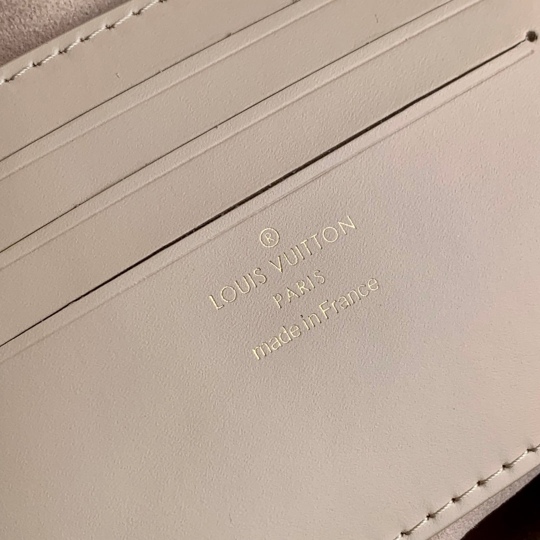 WALLET ON CHAIN IVY 23 IN BEIGE MONOGRAM REVERSE CANVAS EMBOSSED LOGO