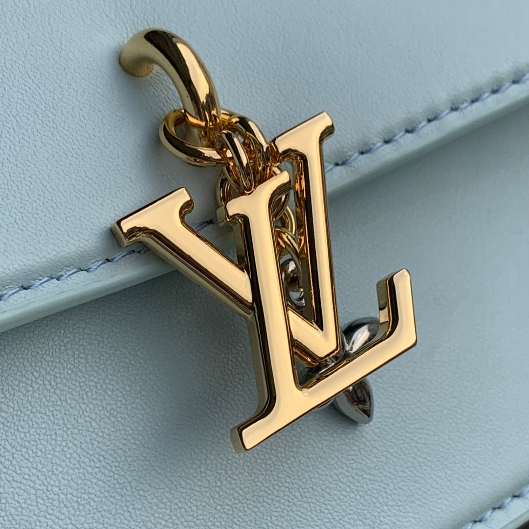 WALLET ON CHAIN BLOOM 20 IN AZUR BLUE CALFSKIN