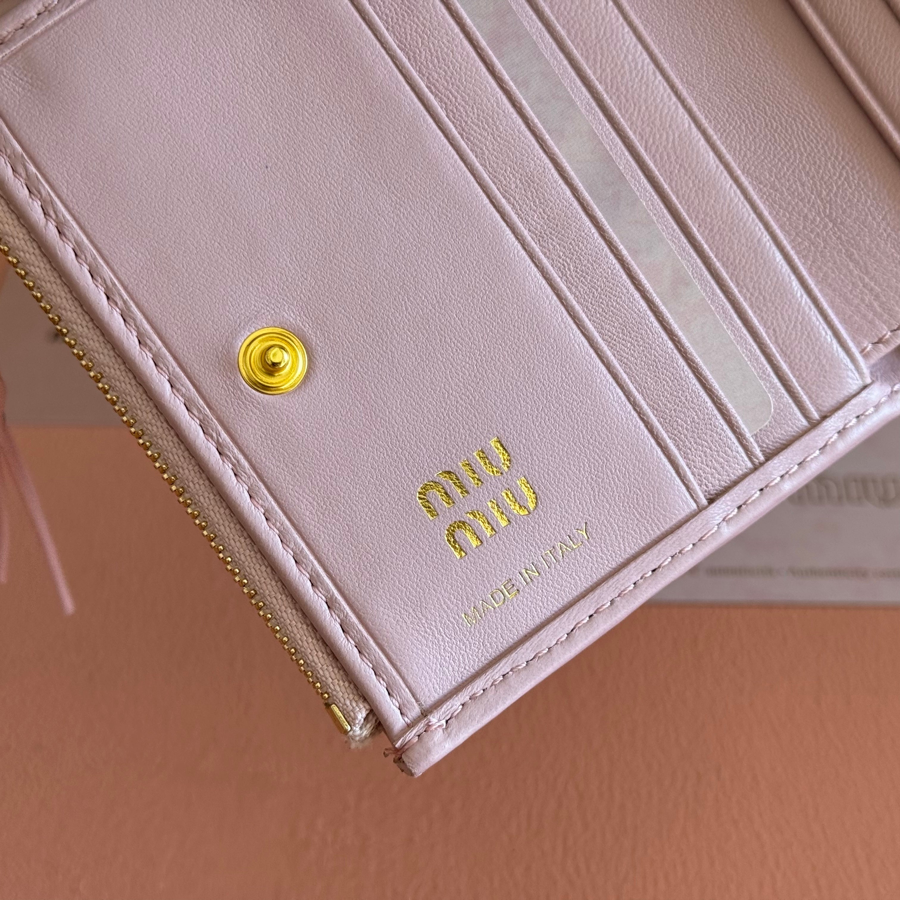 MIUMIU 26S SMALL MATELASSE CARD HOLDER 11 IN LIGHT PINK CALFSKIN GOLD HARDWARE