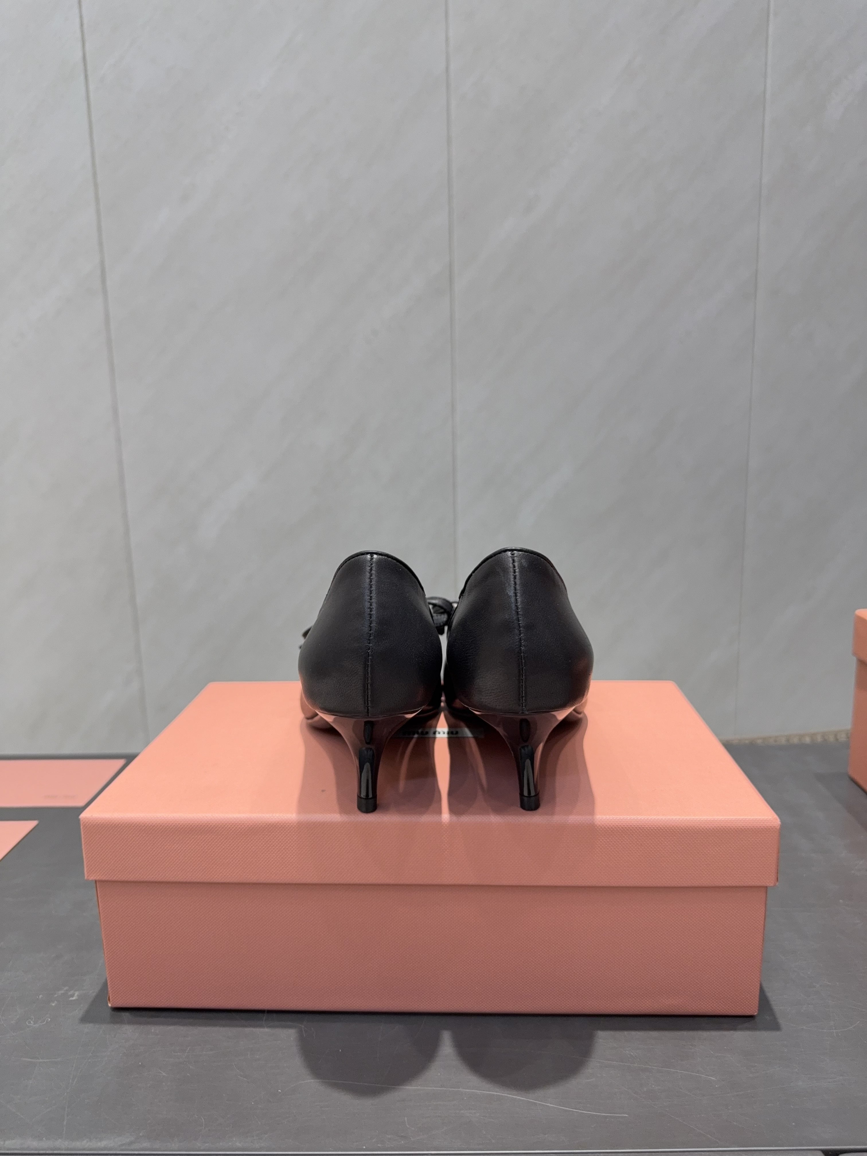 MIUMIU 26S POINTED TOE PUMPS 55MM IN BLACK CALFSKIN WITH BOW