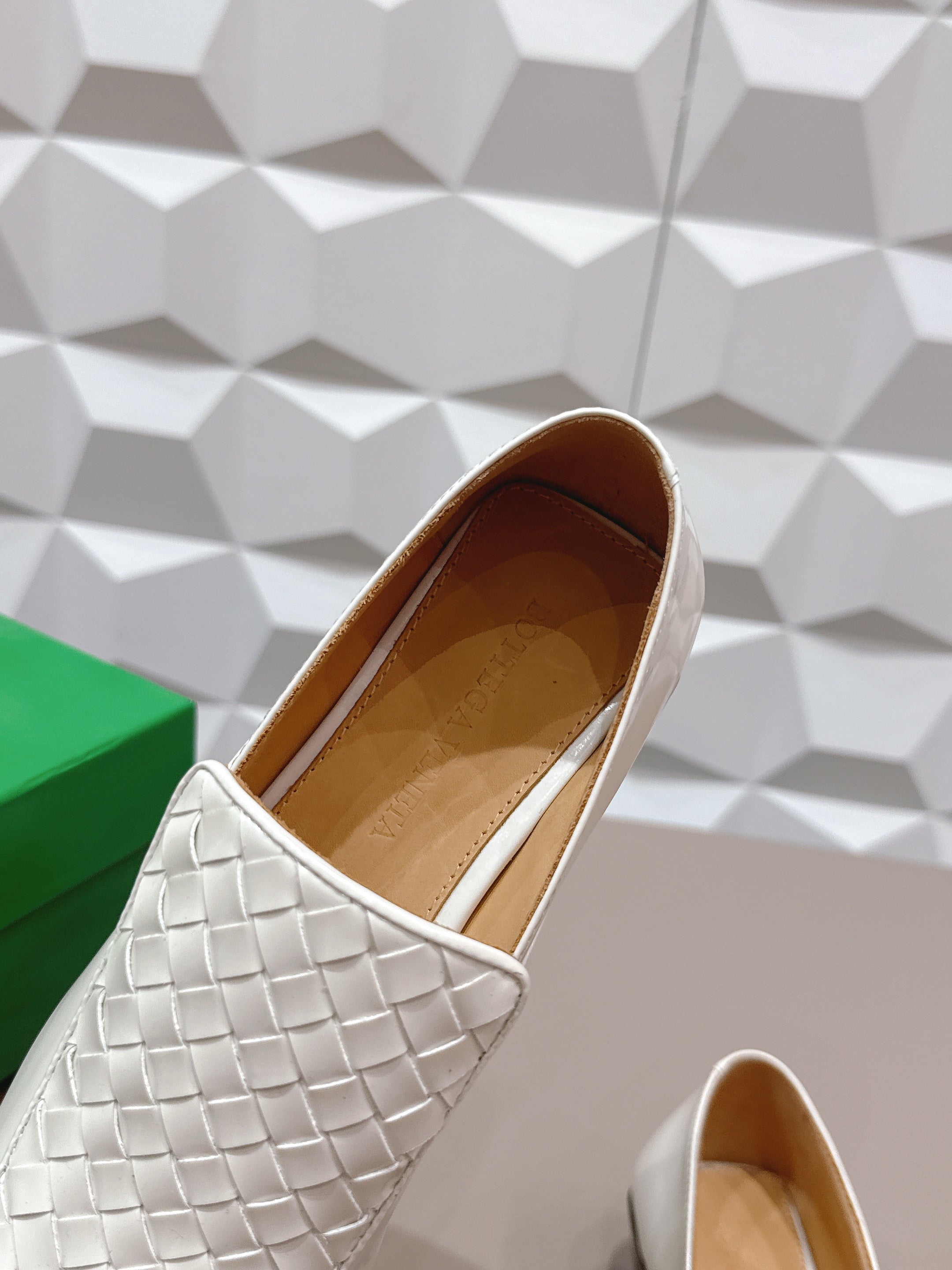 BOTTEGA VENETA 26S VENTURA LOAFERS 40 MM IN WHITE INTRECCIATO CALFSKIN