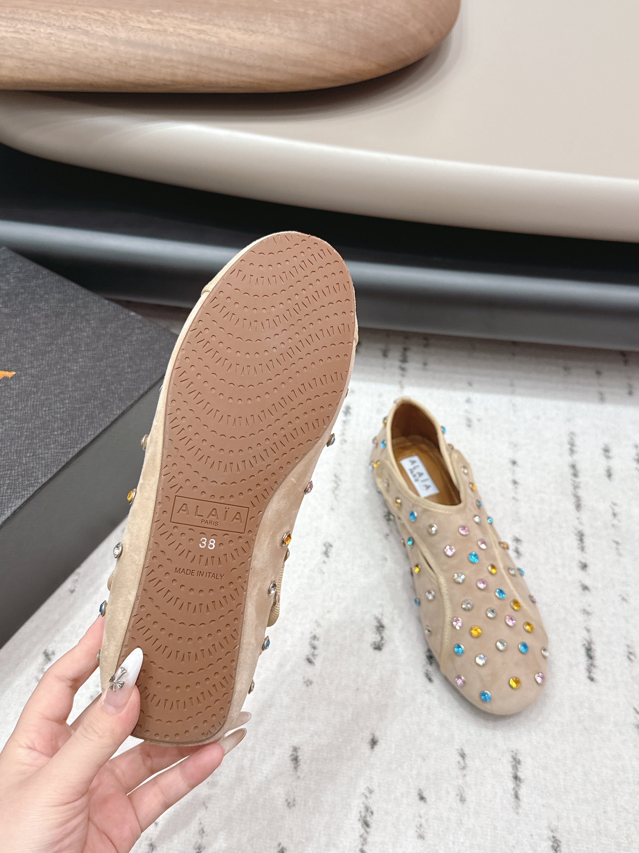 ALAIA 26S EMBELLISHED FLATS IN BEIGE SUEDE