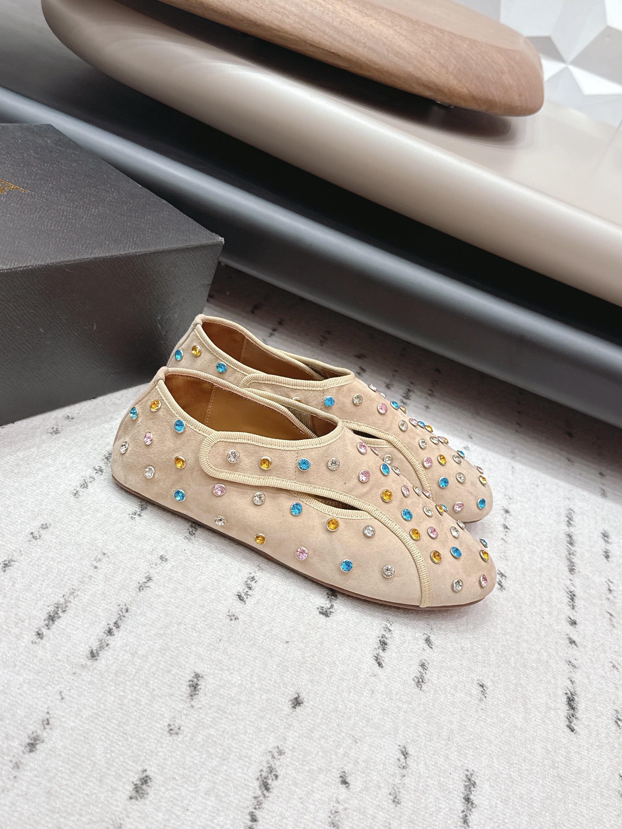 ALAIA 26S EMBELLISHED FLATS IN BEIGE SUEDE