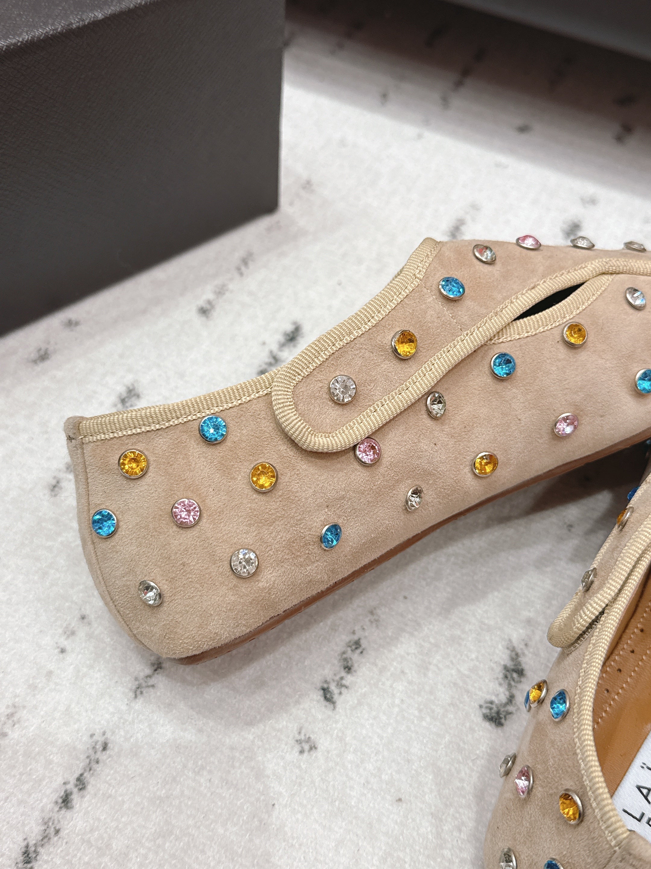 ALAIA 26S EMBELLISHED FLATS IN BEIGE SUEDE