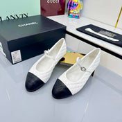 CC MARY JANE FLAT 25S IN WHITE LAMBSKIN EMBOSSED LOGO