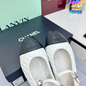 CC MARY JANE FLAT 25S IN WHITE LAMBSKIN EMBOSSED LOGO