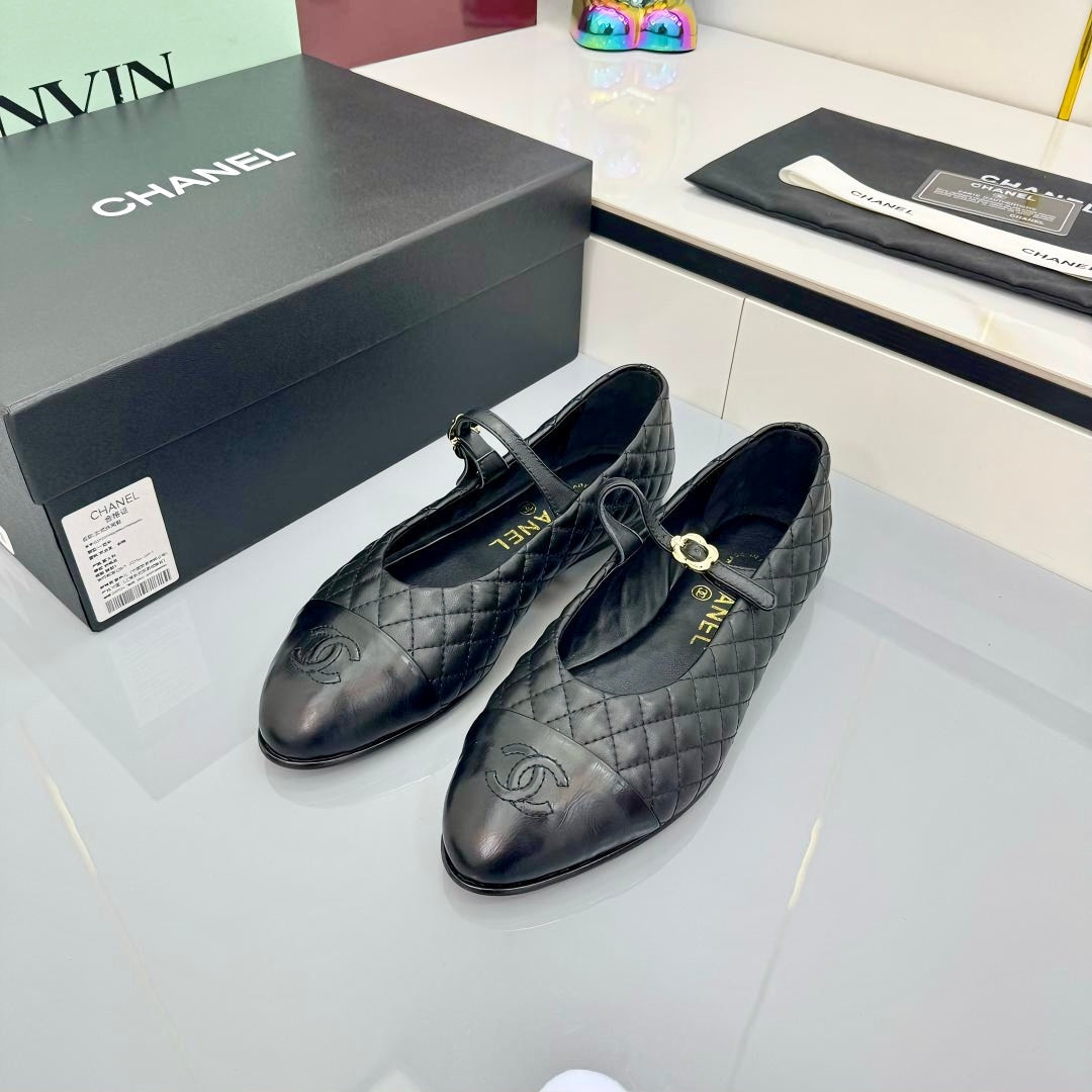 CC MARY JANE FLAT 25S IN BLACK LAMBSKIN EMBOSSED LOGO
