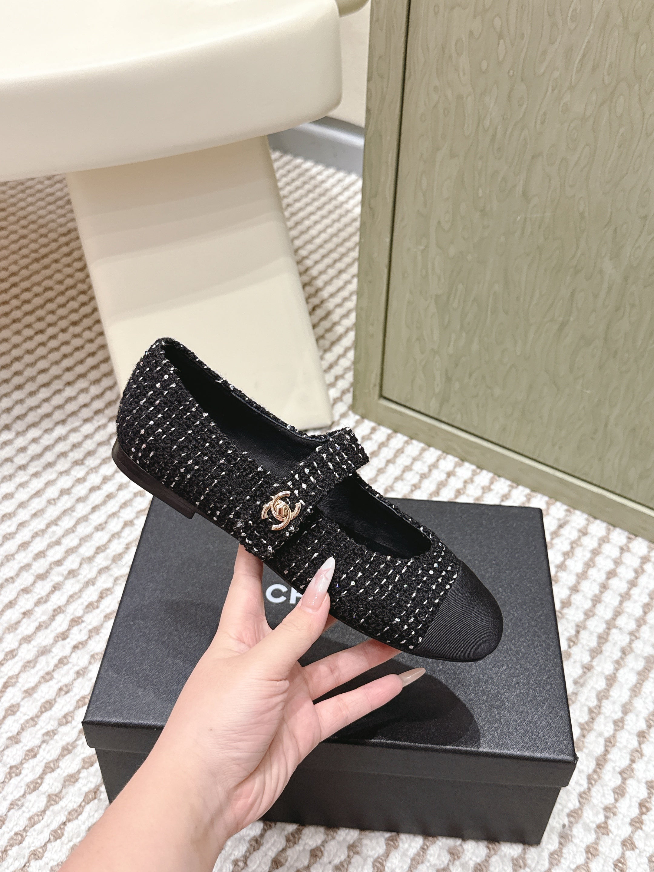 CHANEL 25S MARY JANE FLAT IN BLACK TWEED WITH CAP TOE GOLD HARDWARE