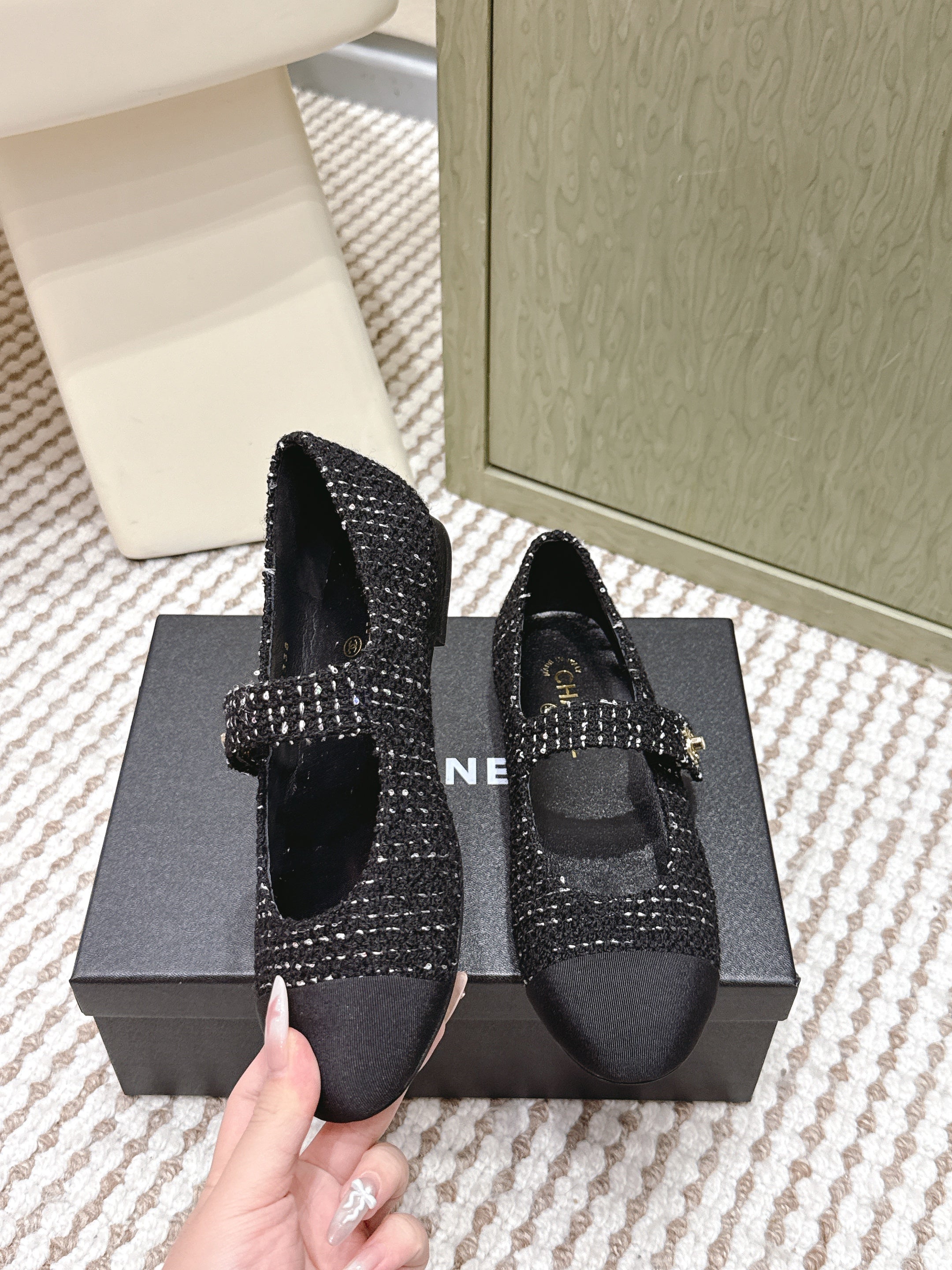 CHANEL 25S MARY JANE FLAT IN BLACK TWEED WITH CAP TOE GOLD HARDWARE