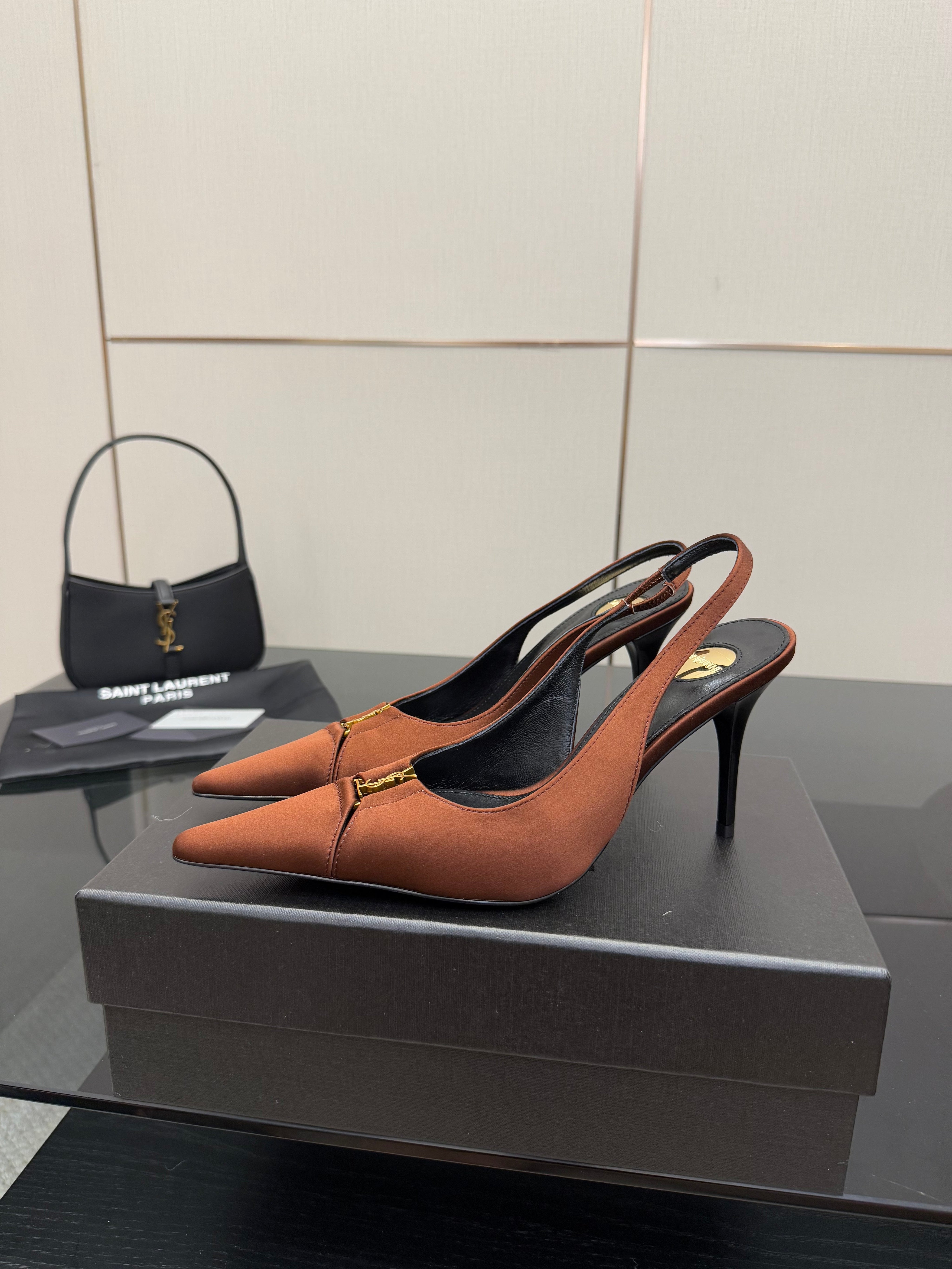 YSL 25S SLINGBACK HIGH HEELS 90 MM IN COGNAC BROWN SATIN WITH GOLD HARDWARE STYLE 15