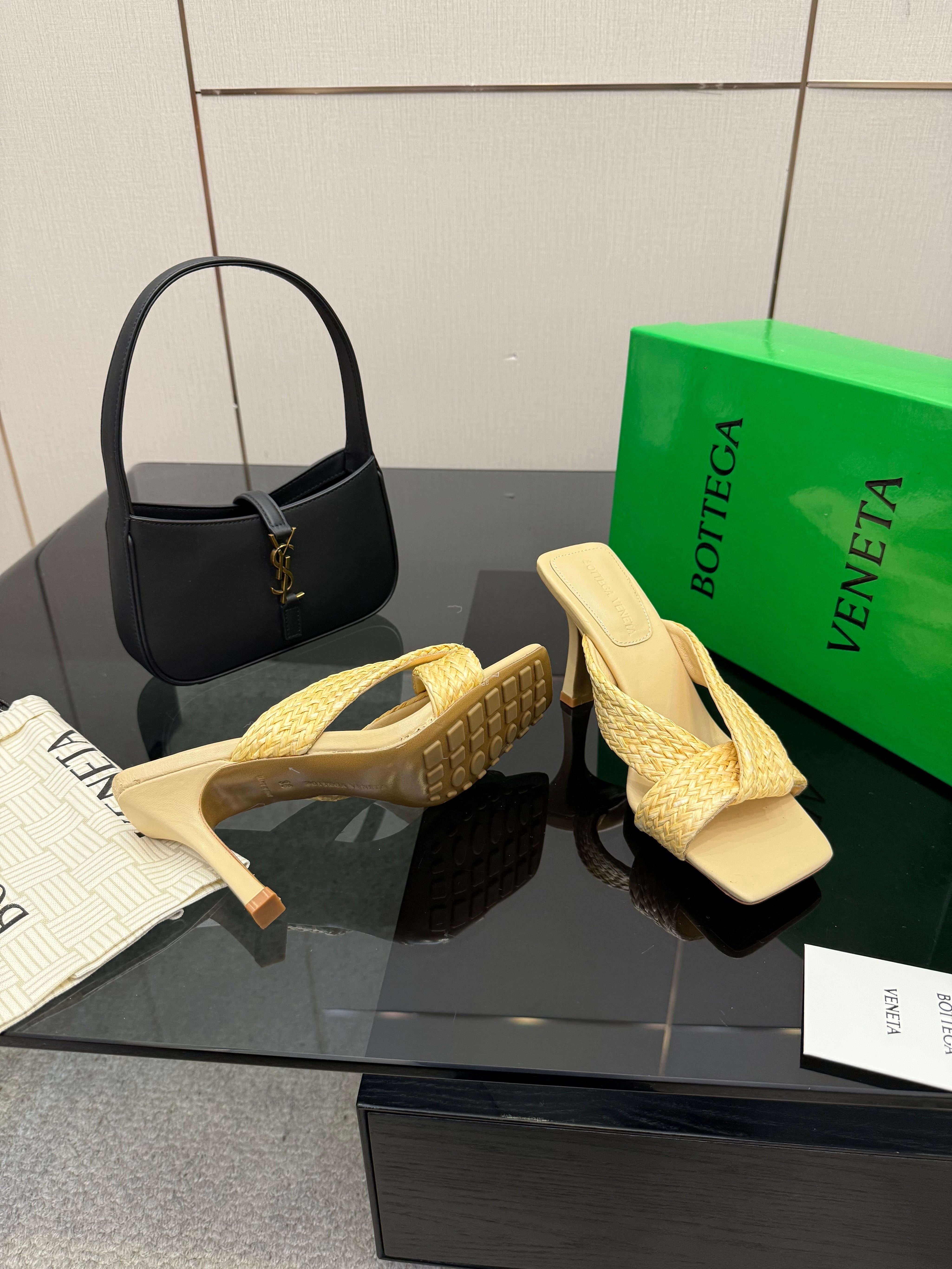 BOTTEGA VENETA 26S HEELED SANDALS 95 MM IN LIGHT YELLOW CALFSKIN AND RAFFIA