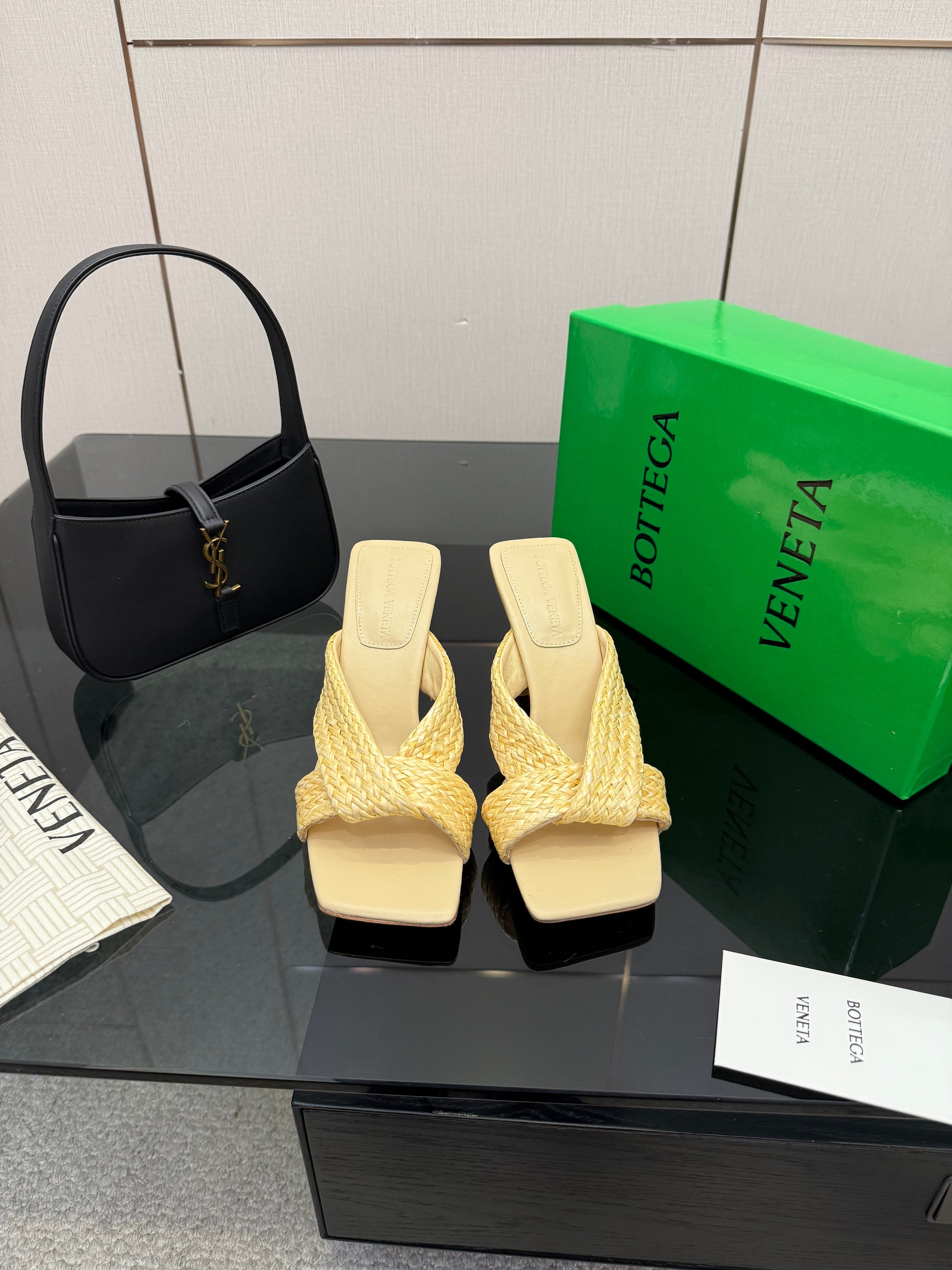 BOTTEGA VENETA 26S HEELED SANDALS 95 MM IN LIGHT YELLOW CALFSKIN AND RAFFIA
