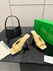 BOTTEGA VENETA 26S HEELED SANDALS 95 MM IN LIGHT YELLOW CALFSKIN AND RAFFIA