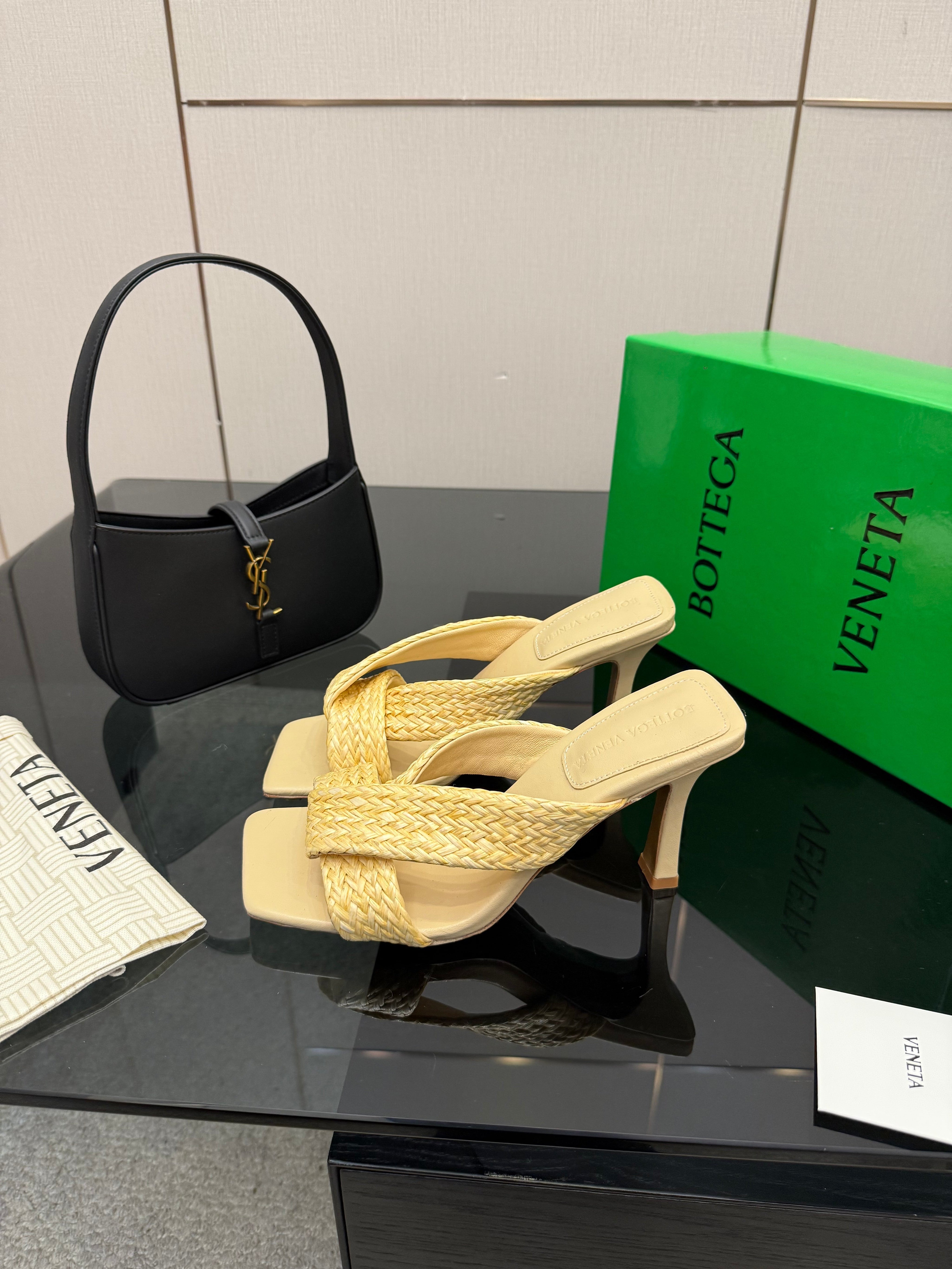 BOTTEGA VENETA 26S HEELED SANDALS 95 MM IN LIGHT YELLOW CALFSKIN AND RAFFIA
