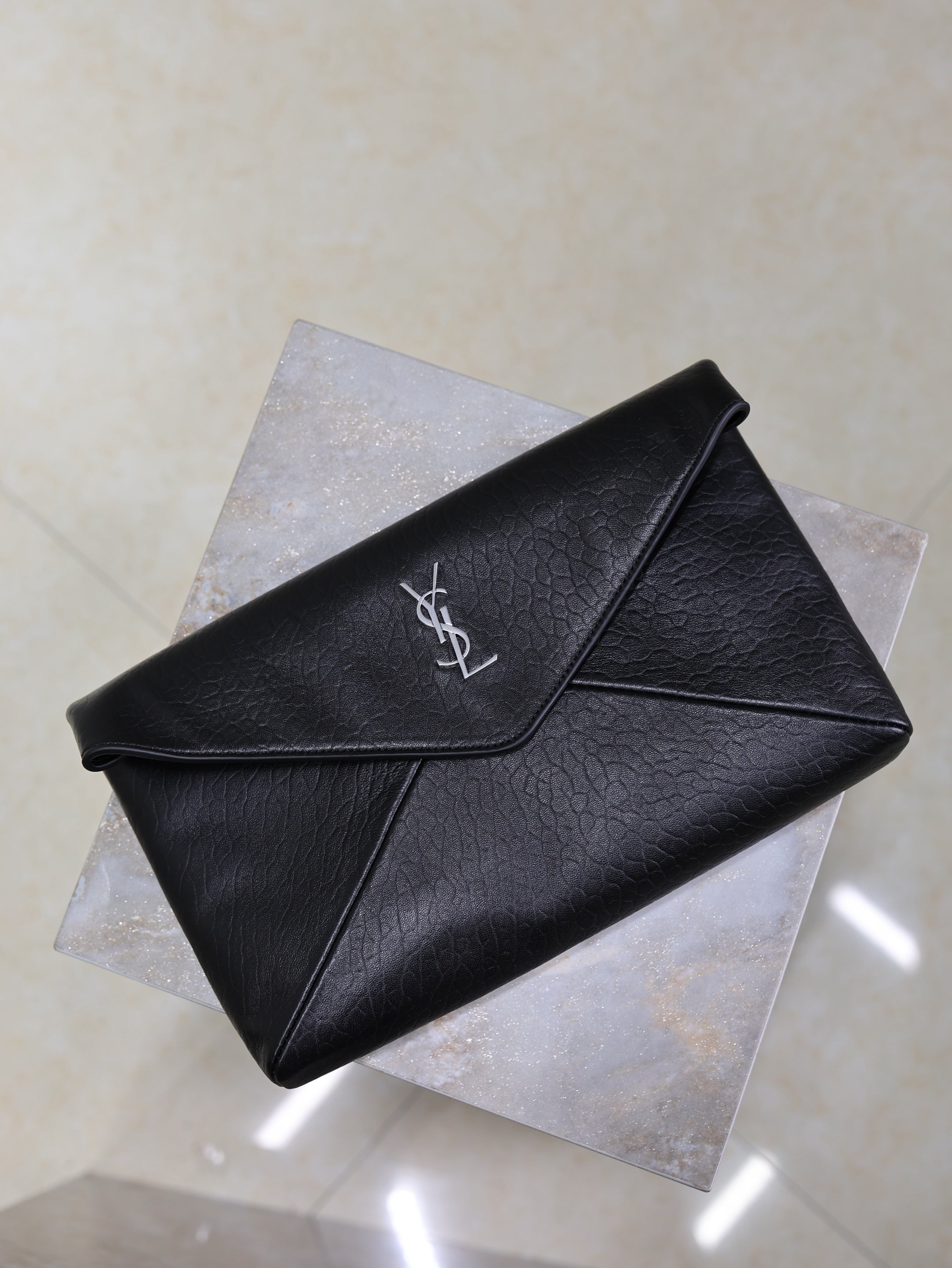 YSL 25S CASSANDRE LARGE ENVELOPE POUCH 29 IN BLACK CALFSKIN GRAY HARDWRE