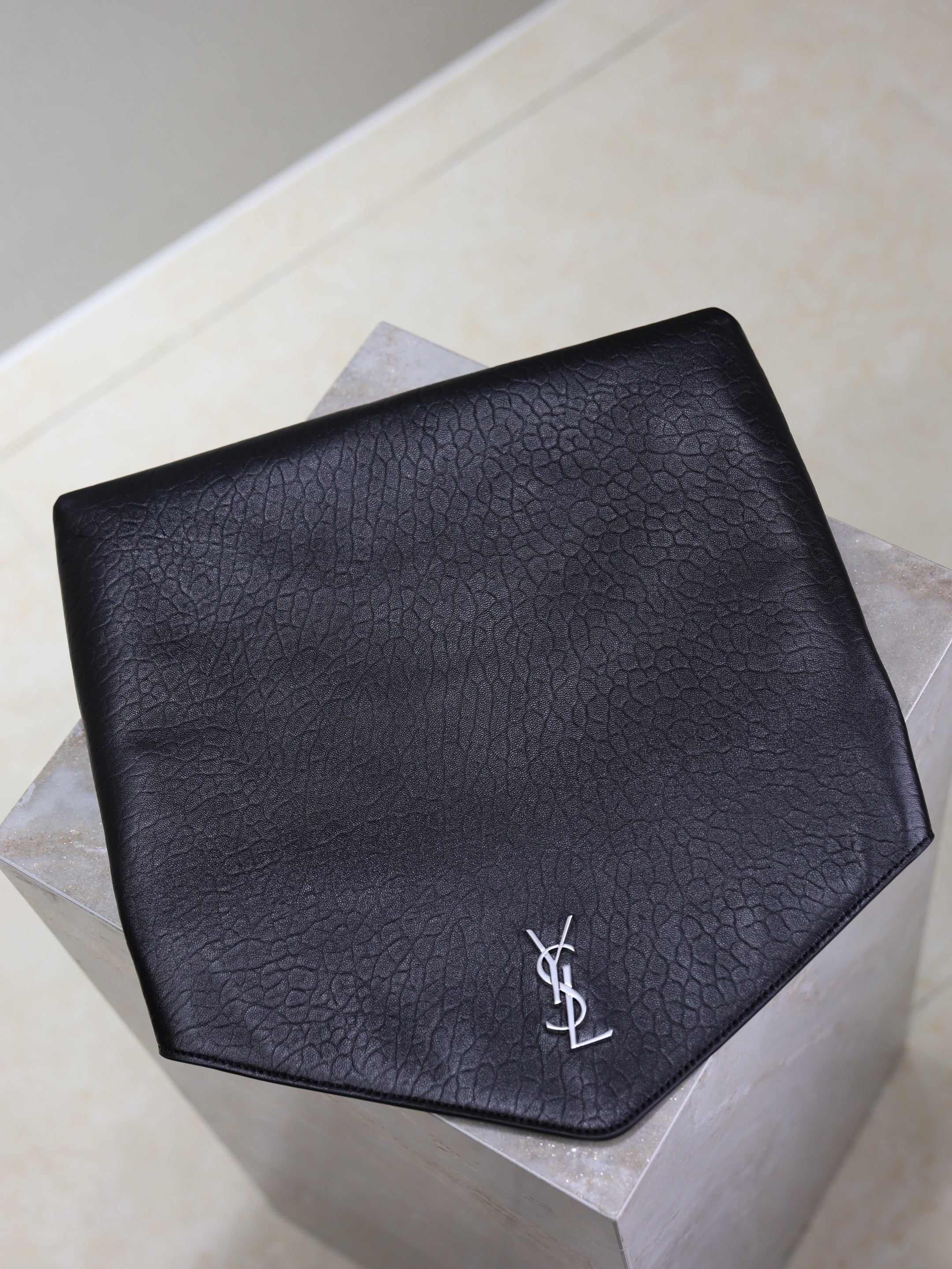 YSL 25S CASSANDRE LARGE ENVELOPE POUCH 29 IN BLACK CALFSKIN GRAY HARDWRE