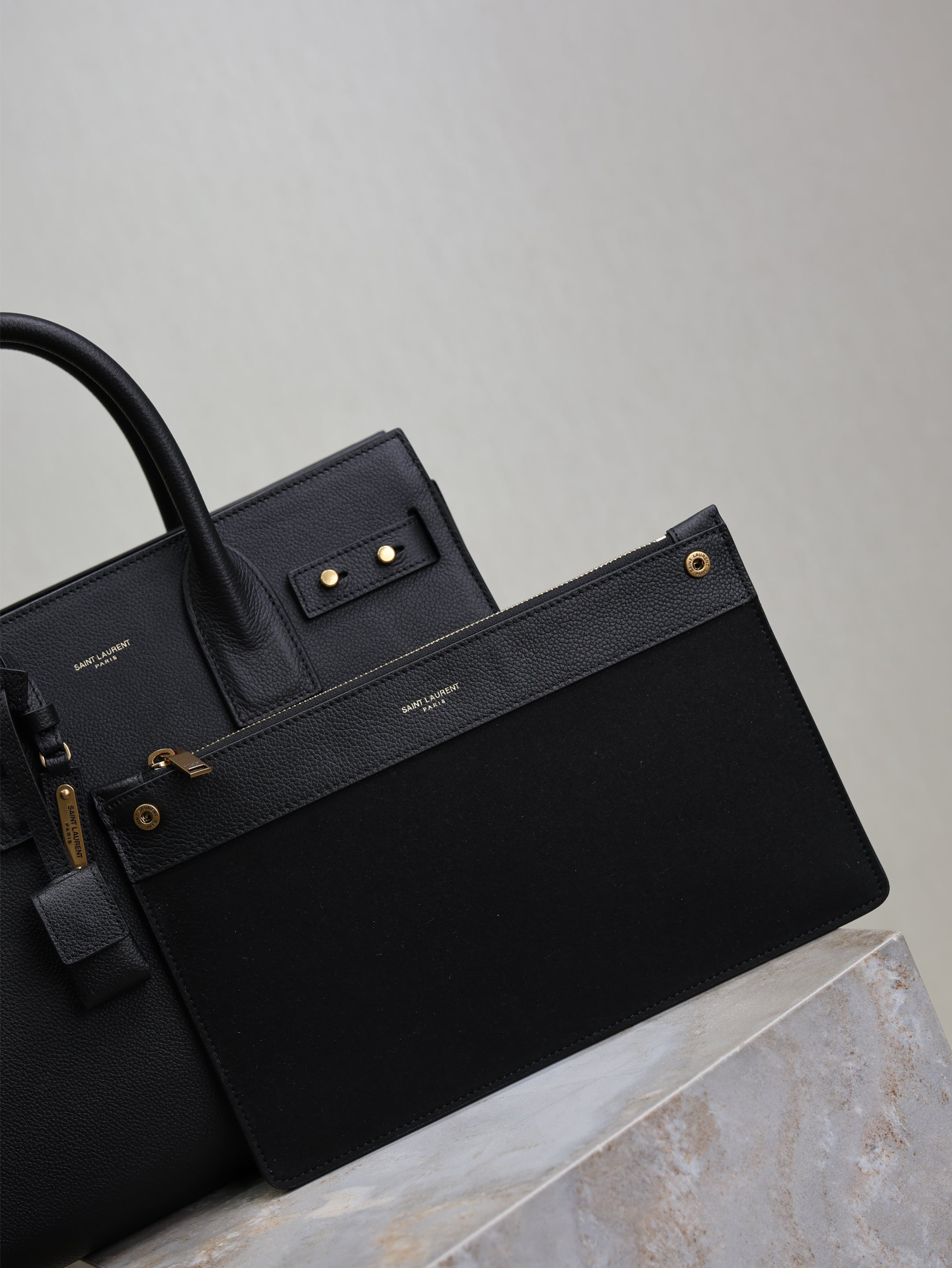 YSL 25S SAC DE JOUR GM 32 IN BLACK SUPPLE GRAINED CALFSKIN GOLD HARDWRE