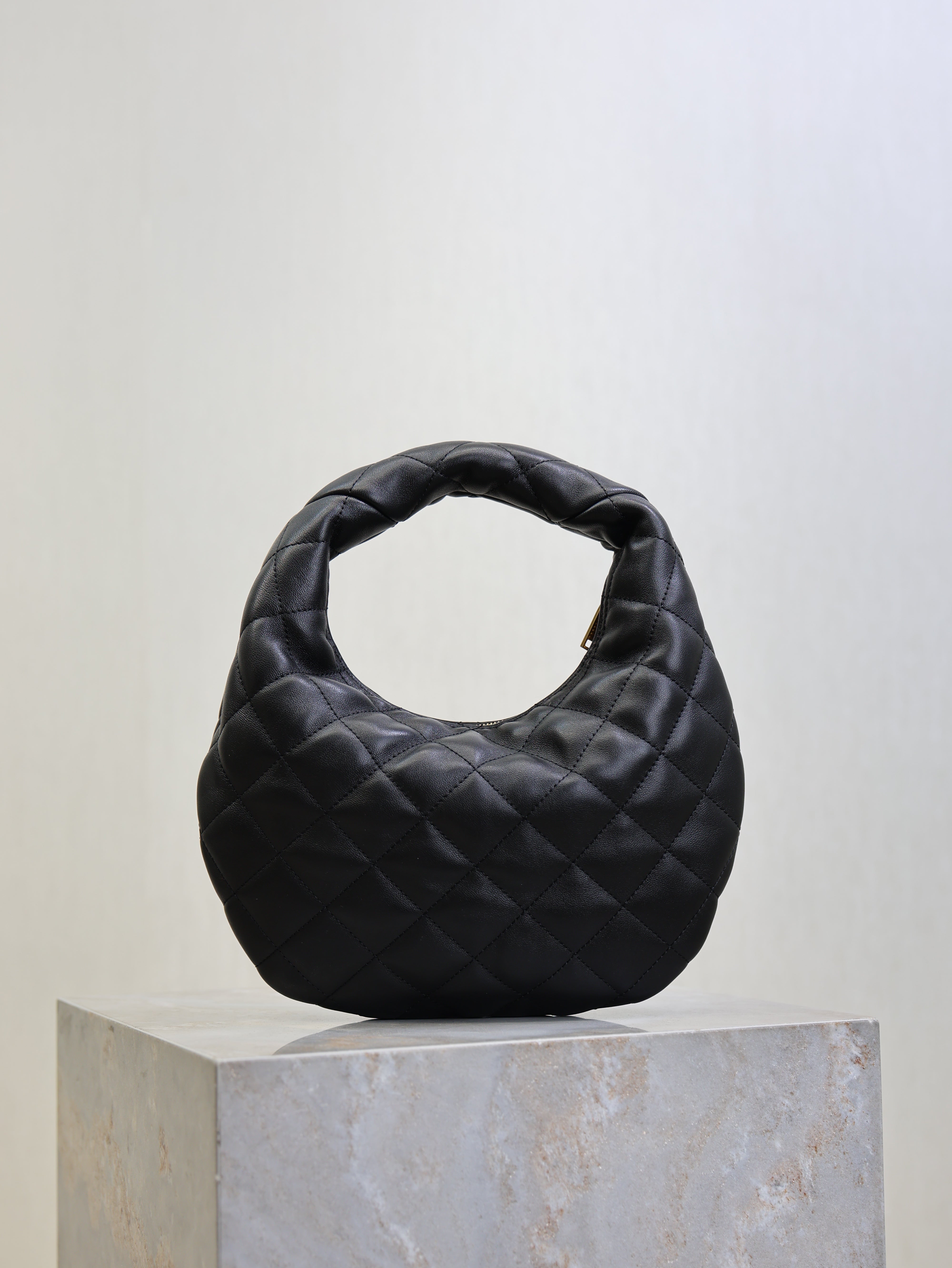 YSL 25S ICARE BABY 17 IN BLACK QUILTED CALFSKIN GOLD HARDWRE