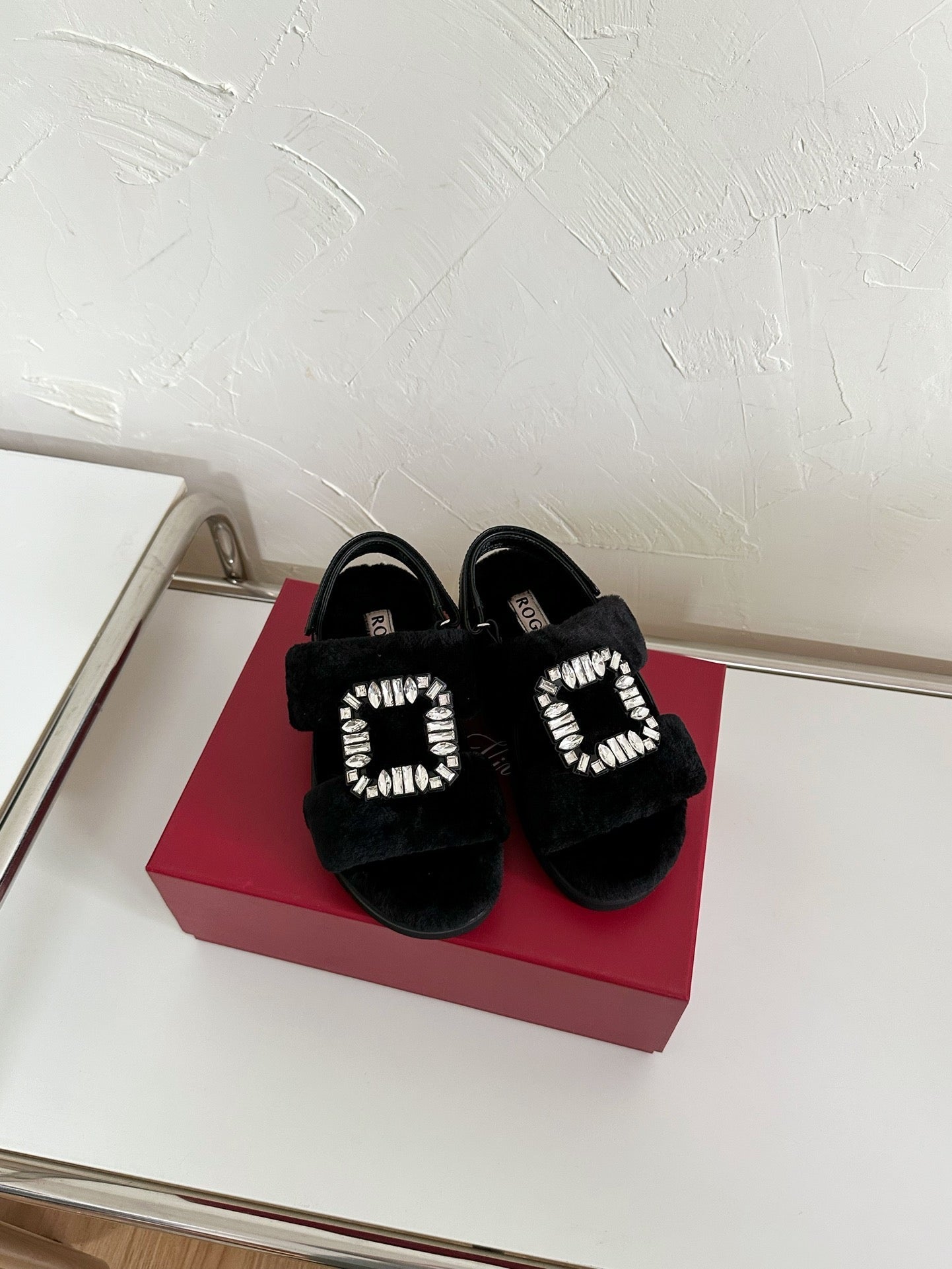 SLIDY VIV' WINTER FUR STRASS BUCKLE SANDALS IN BLACK SHEARLING