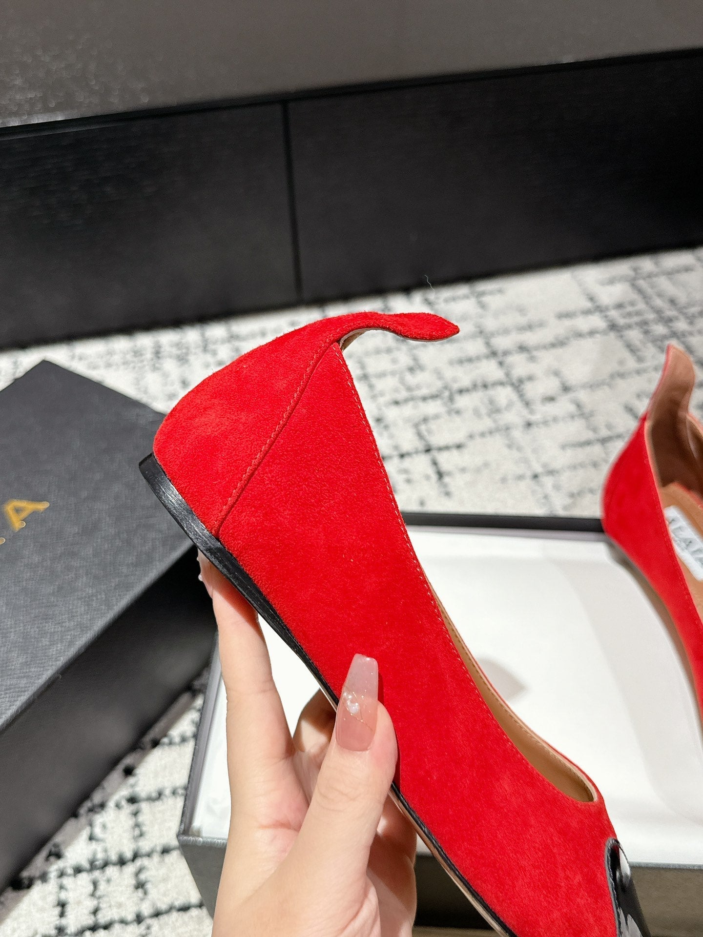 ALAIA PUMP 1 CM IN CHERRY RED SUEDE MIX BLACK CALFSKIN