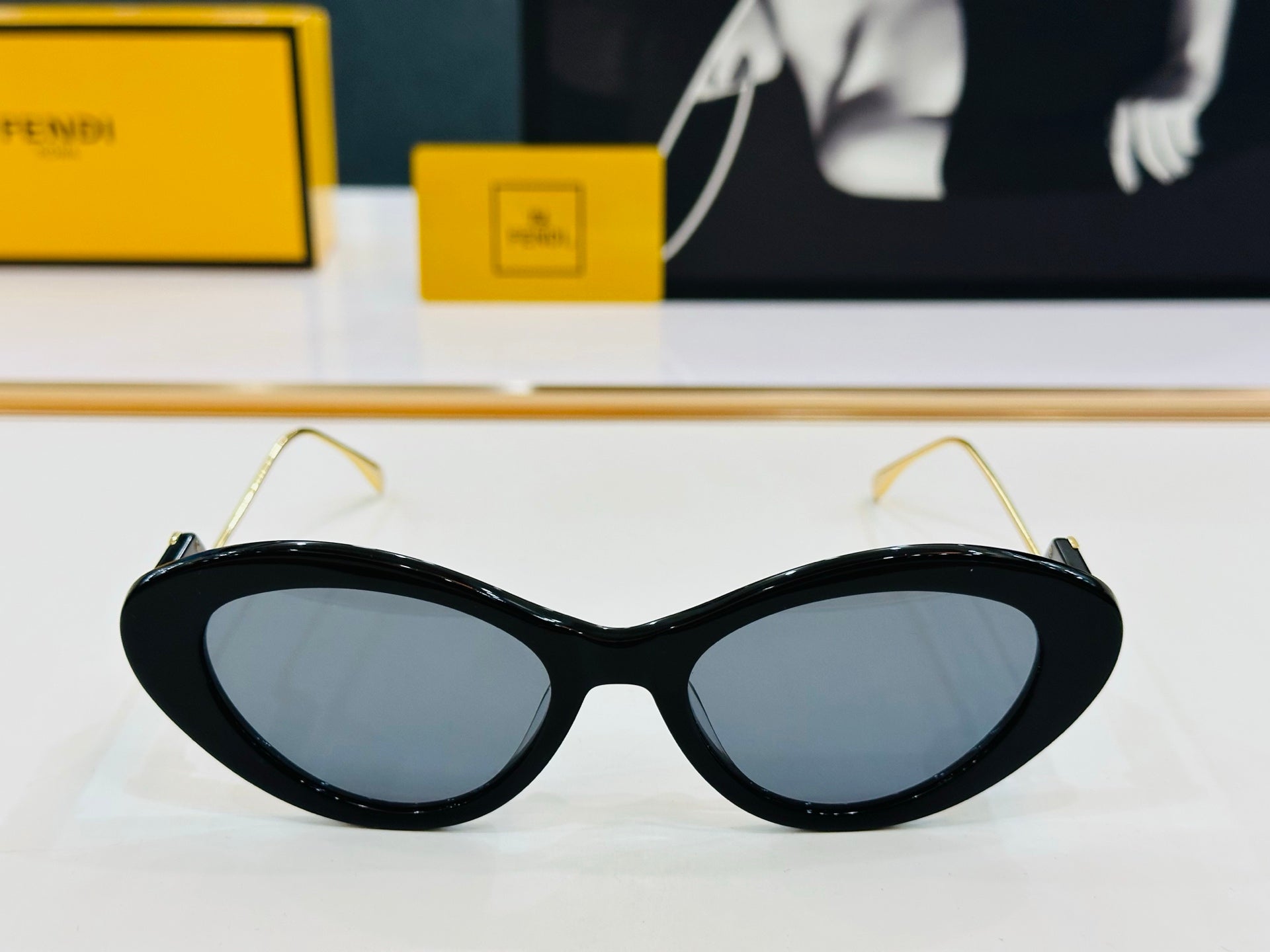 FF DIAMONDS CAT-EYE FRAME SUNGLASSES E3019 IN ACETATE