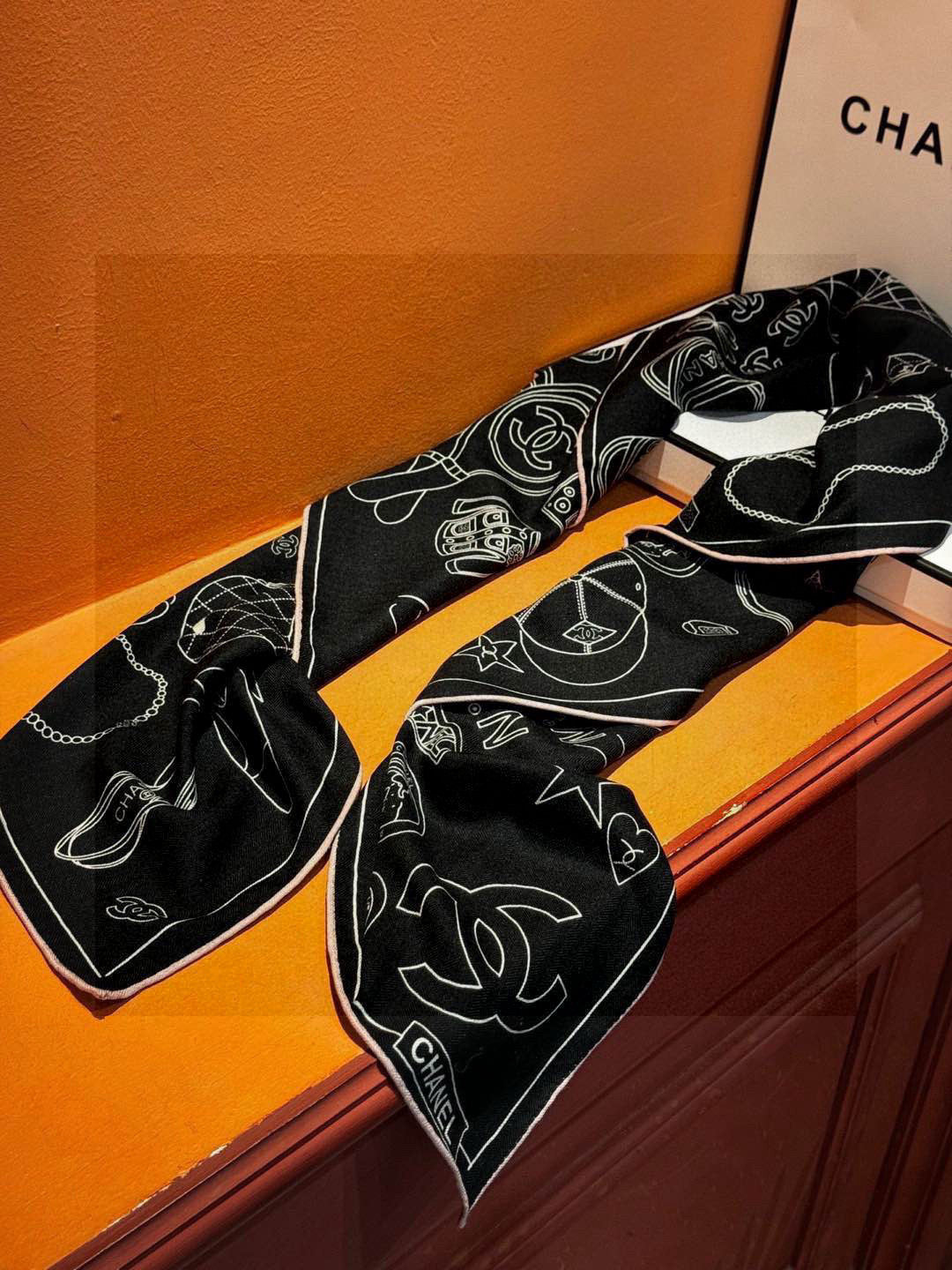 CHANEL 25S SCARF 140 IN SILK 735811