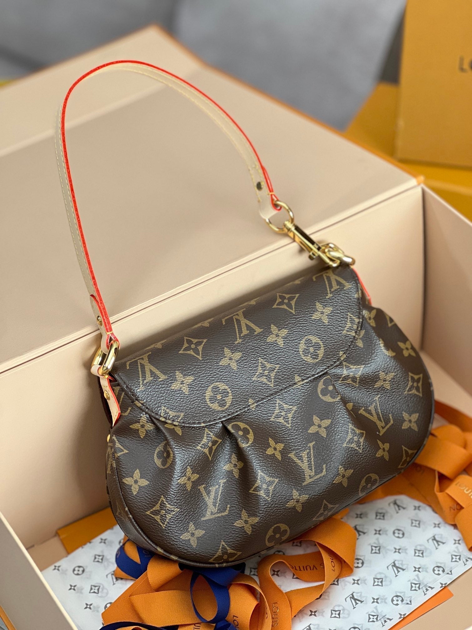 LV 25S SUNSET 27 IN BROWN MONOGRAM CALFSKIN GOLD HARDWARE