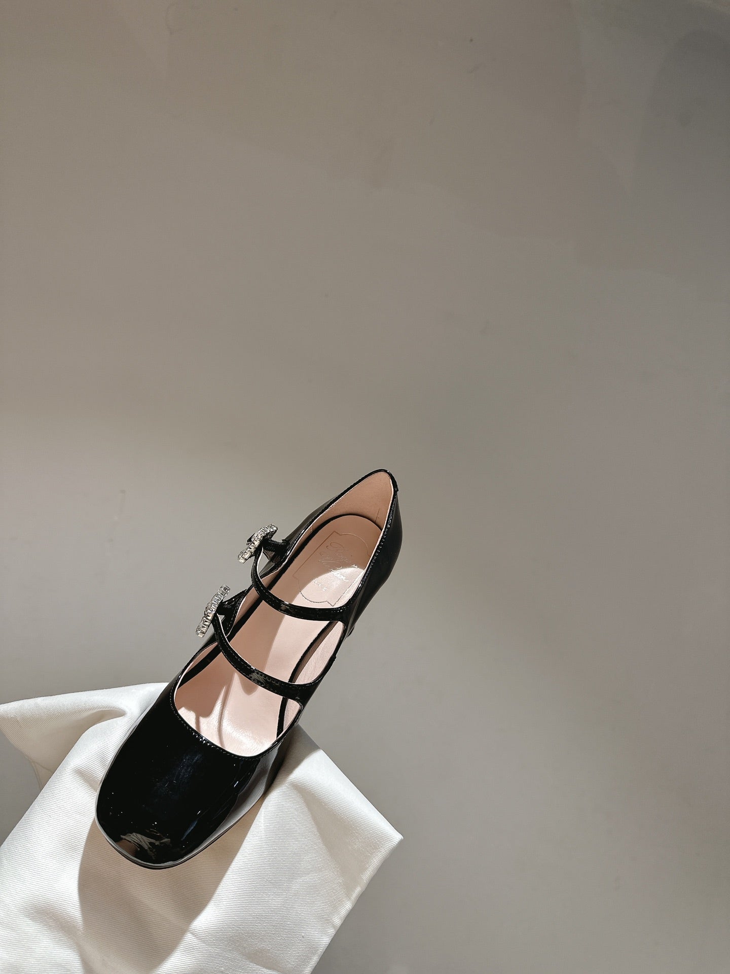 TRÈS VIVIER MARY JANE DOUBLE-STRAP PUMPS IN BLACK PATENT CALFSKIN