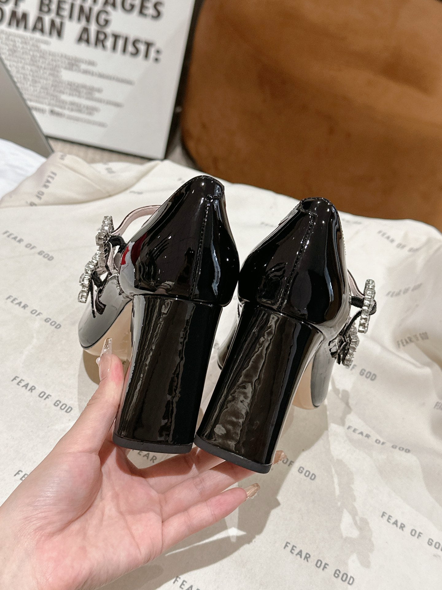 TRÈS VIVIER MARY JANE DOUBLE-STRAP PUMPS IN BLACK PATENT CALFSKIN