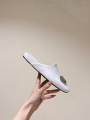FLAT MULES IN WHITE SMOOTH CALFSKIN SILVER BUCKLE