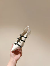 HIGH PUMP 45MM IN WHITE CALFSKIN WITH BLACK STRAPS