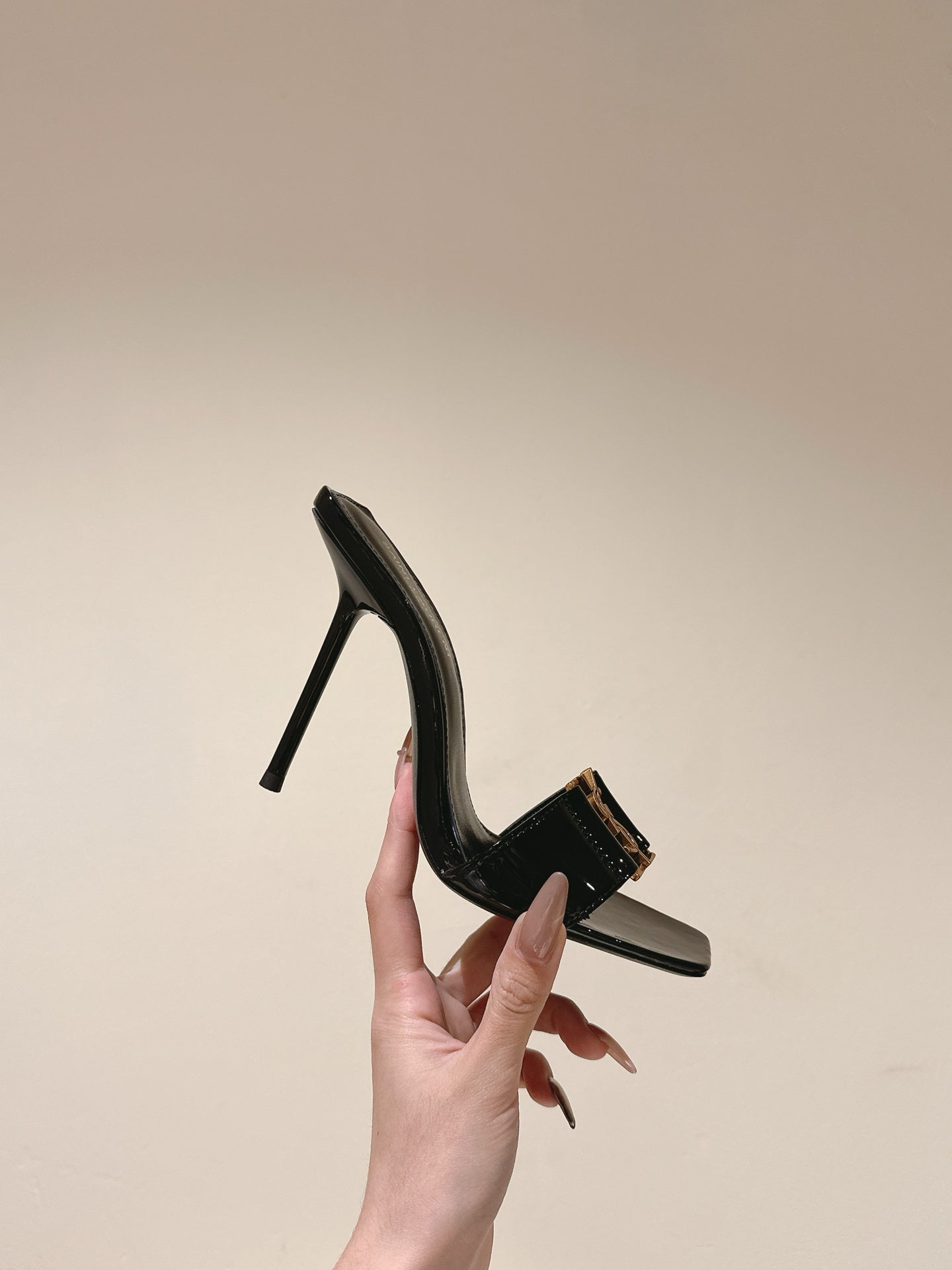 YSL 25S SQUARE-TOE HIGH-HEEL SANDALS 100 MM IN BLACK GLOSSY LAMBSKIN WITH GOLD HARDWARE