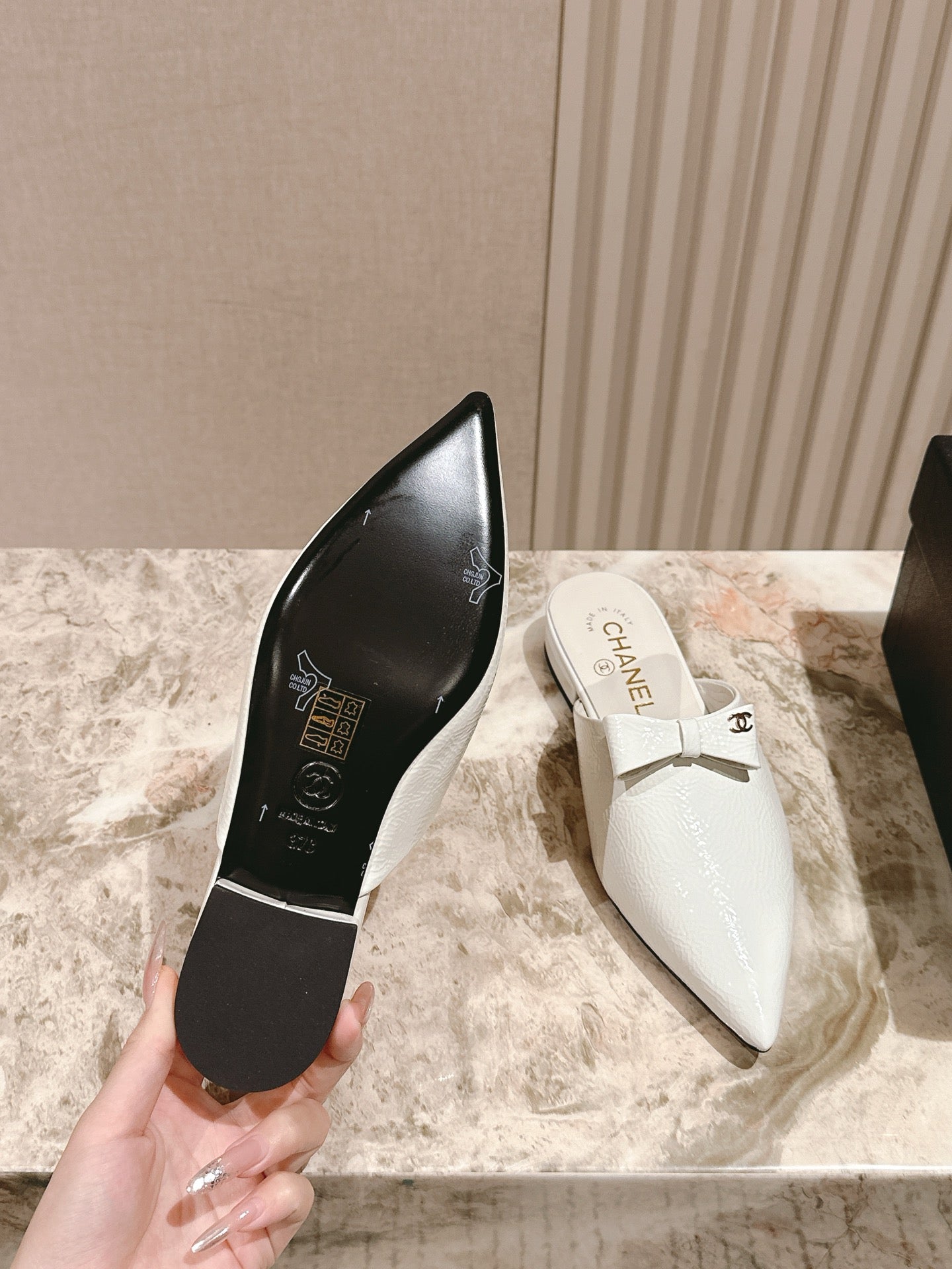 CC FLAT MULES 25S IN WHITE PATENT LEATHER