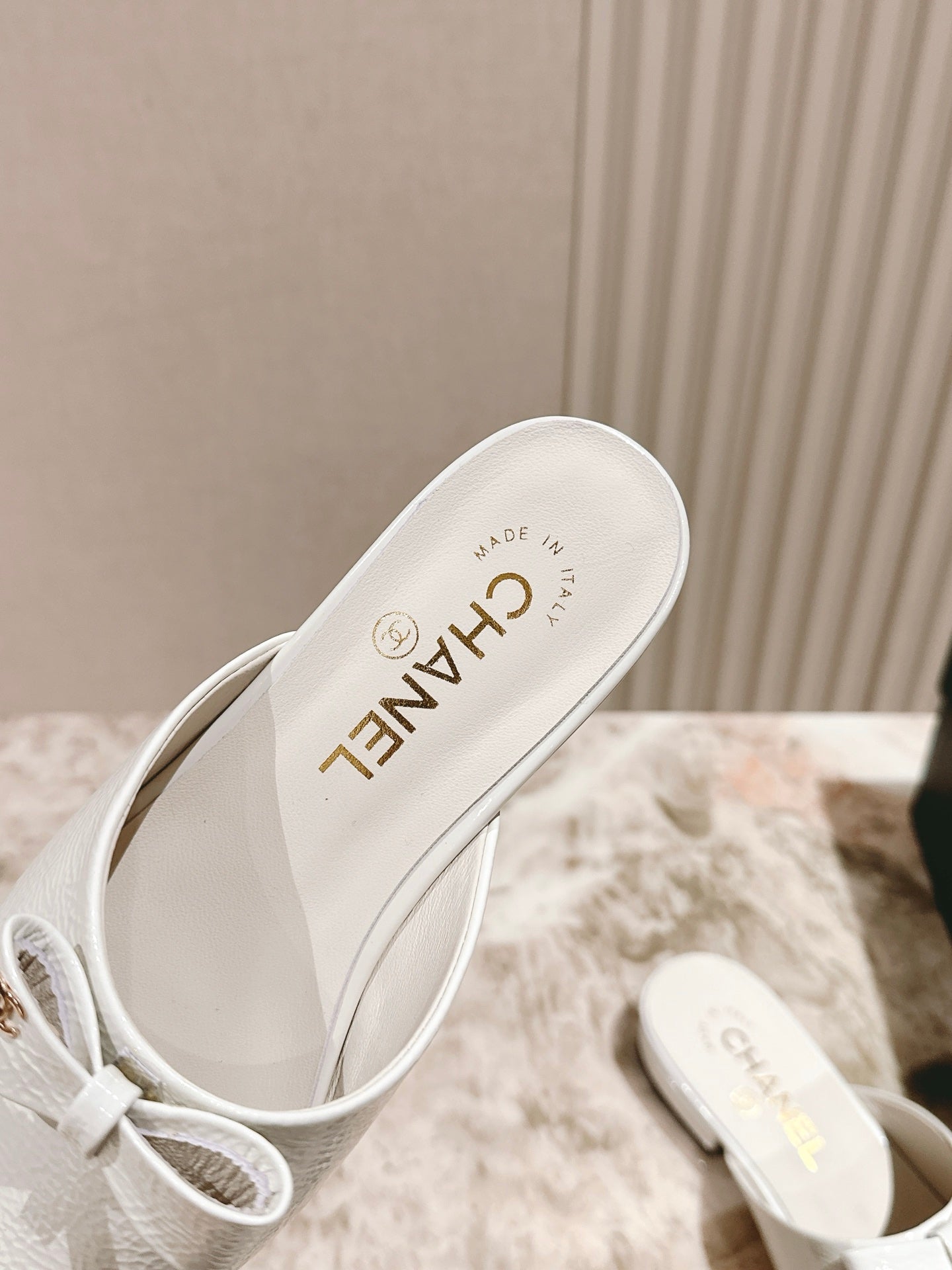 CC FLAT MULES 25S IN WHITE PATENT LEATHER