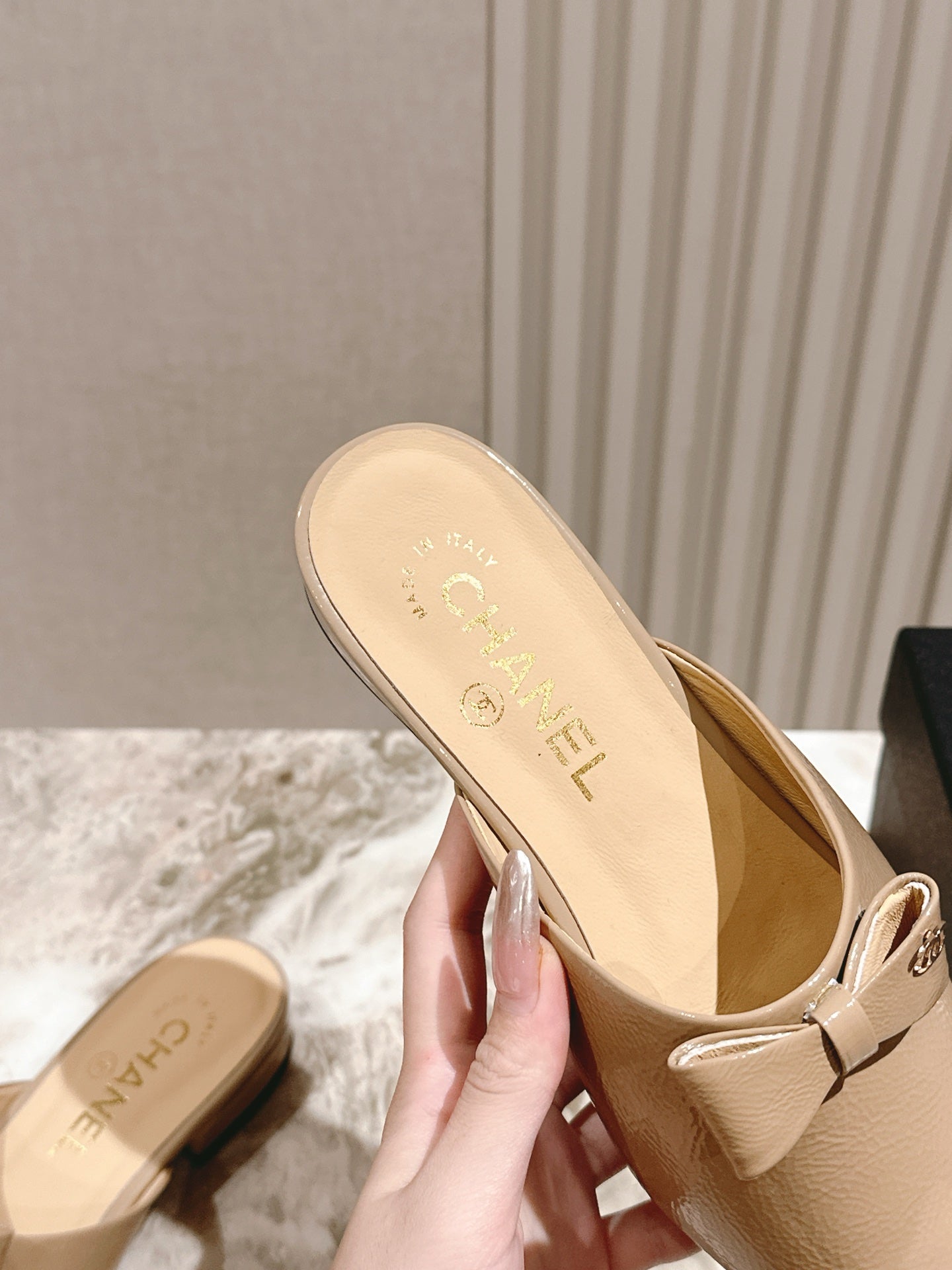 CC FLAT MULES 25S IN BEIGE PATENT LEATHER