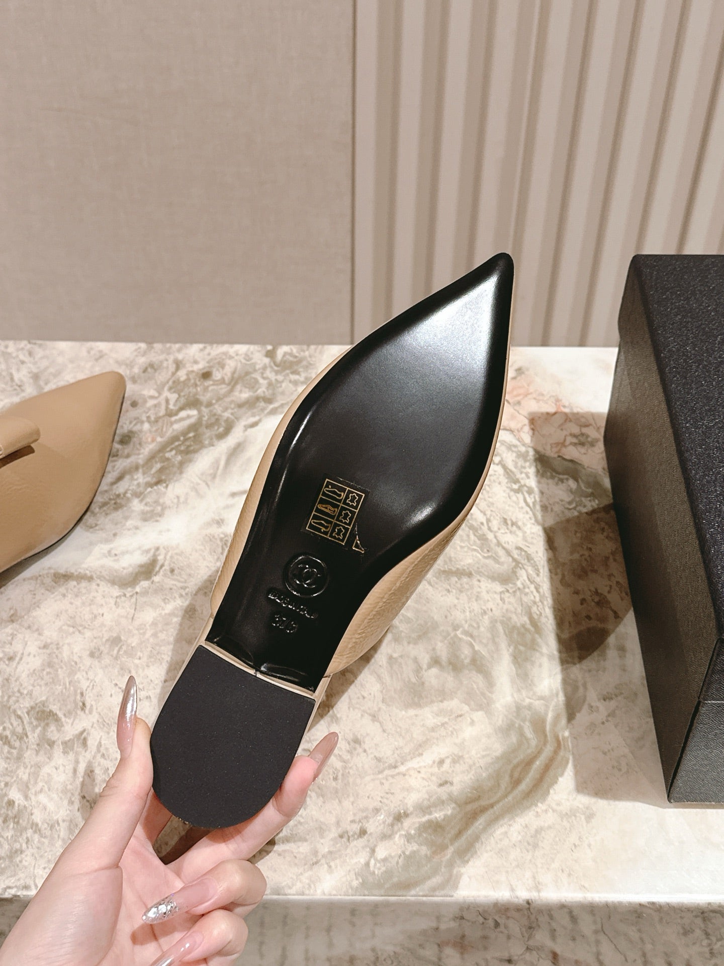 CC FLAT MULES 25S IN BEIGE PATENT LEATHER