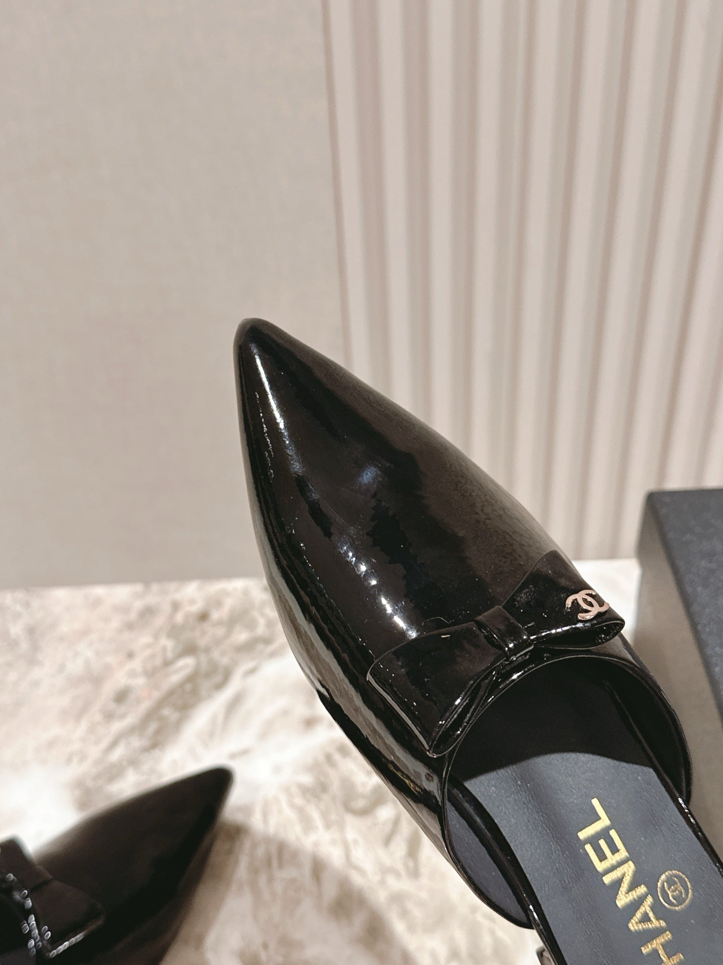 CC FLAT MULES 25S IN BLACK PATENT LEATHER