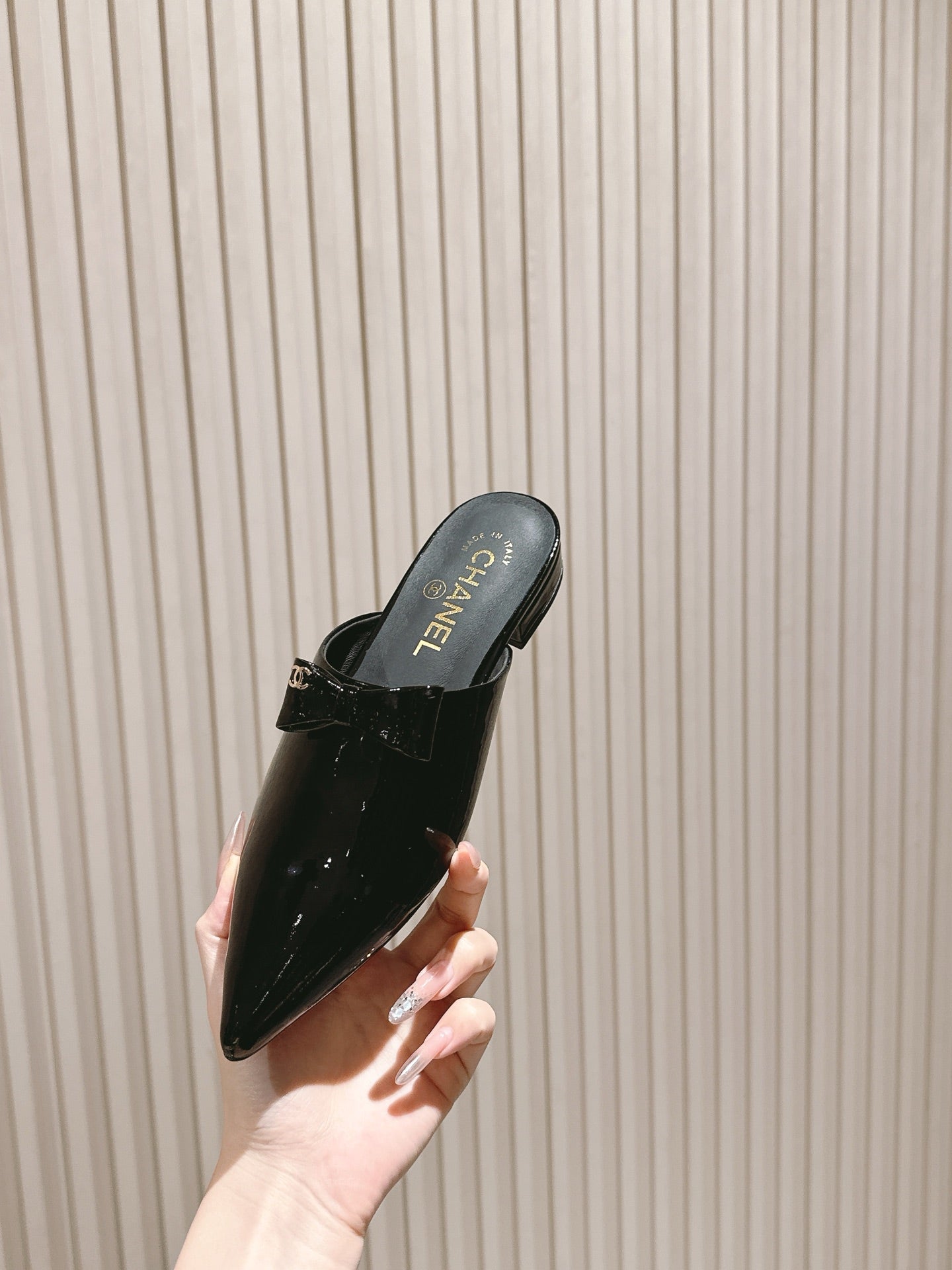 CC FLAT MULES 25S IN BLACK PATENT LEATHER