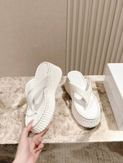 CHLOÉ 26S PLATFORM FLIP-FLOPS IN WHITE LAMBSKIN